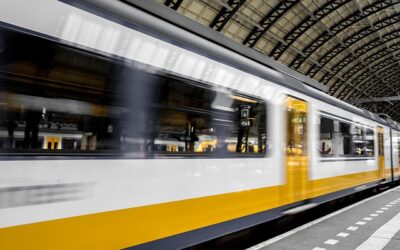 ¿CÓMO OBTENER LA TARJETA DORADA DE RENFE Y APROVECHAR LOS DESCUENTOS PARA MAYORES DE 60 AÑOS?